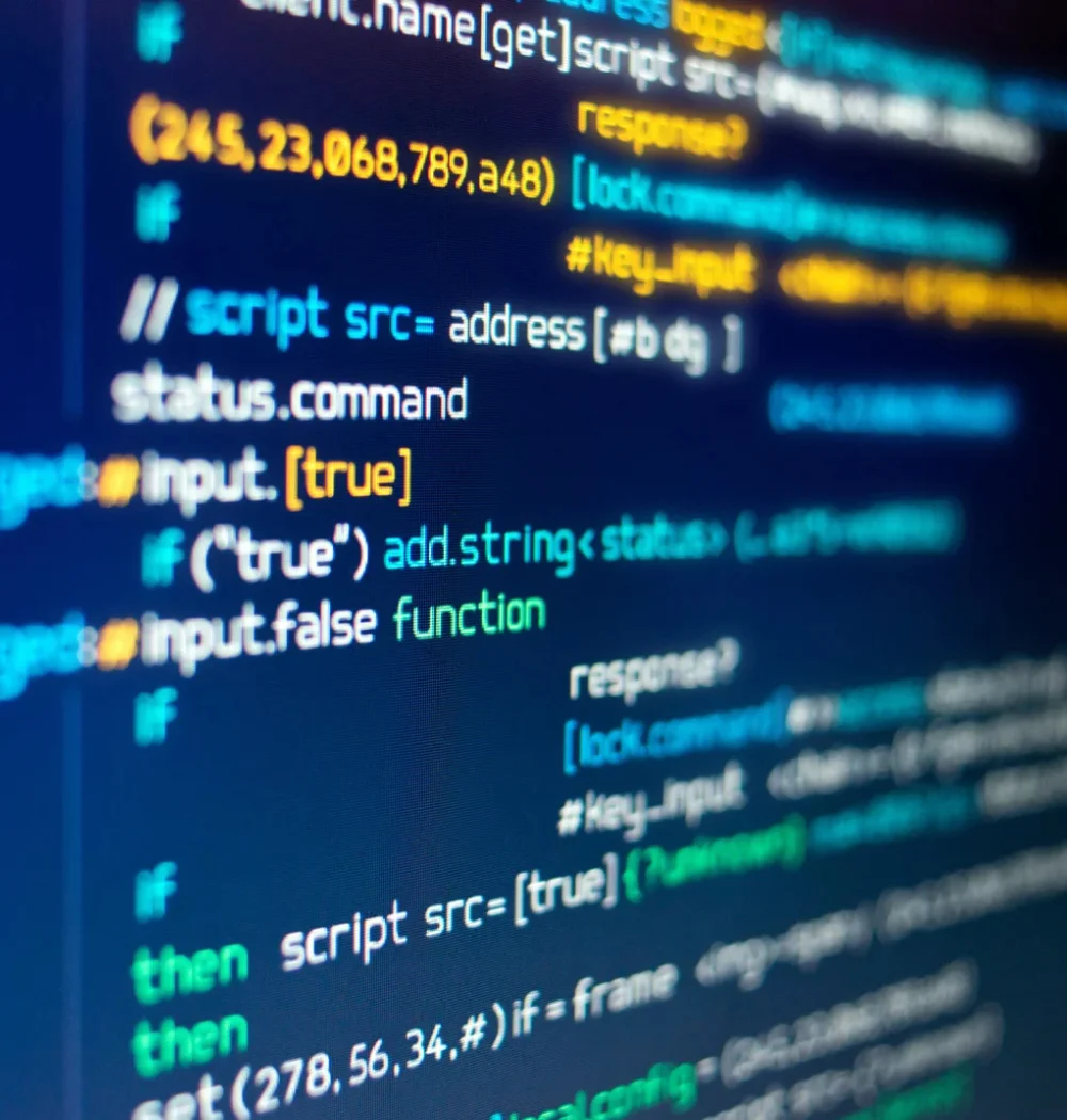 Código de programación en pantalla para clases de apoyo a universitarios y FP